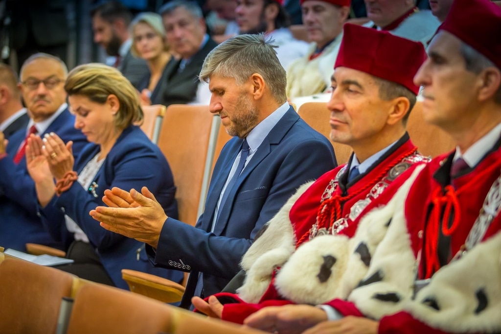 Uroczysta inauguracja roku akademickiego 2018/2019 z udziałem profesorów w togach.