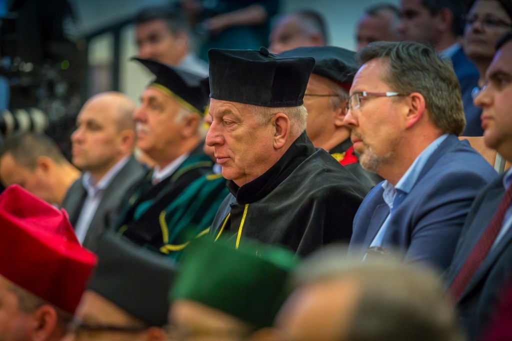 Uroczysta inauguracja roku akademickiego 2018/2019 z udziałem profesorów w togach.