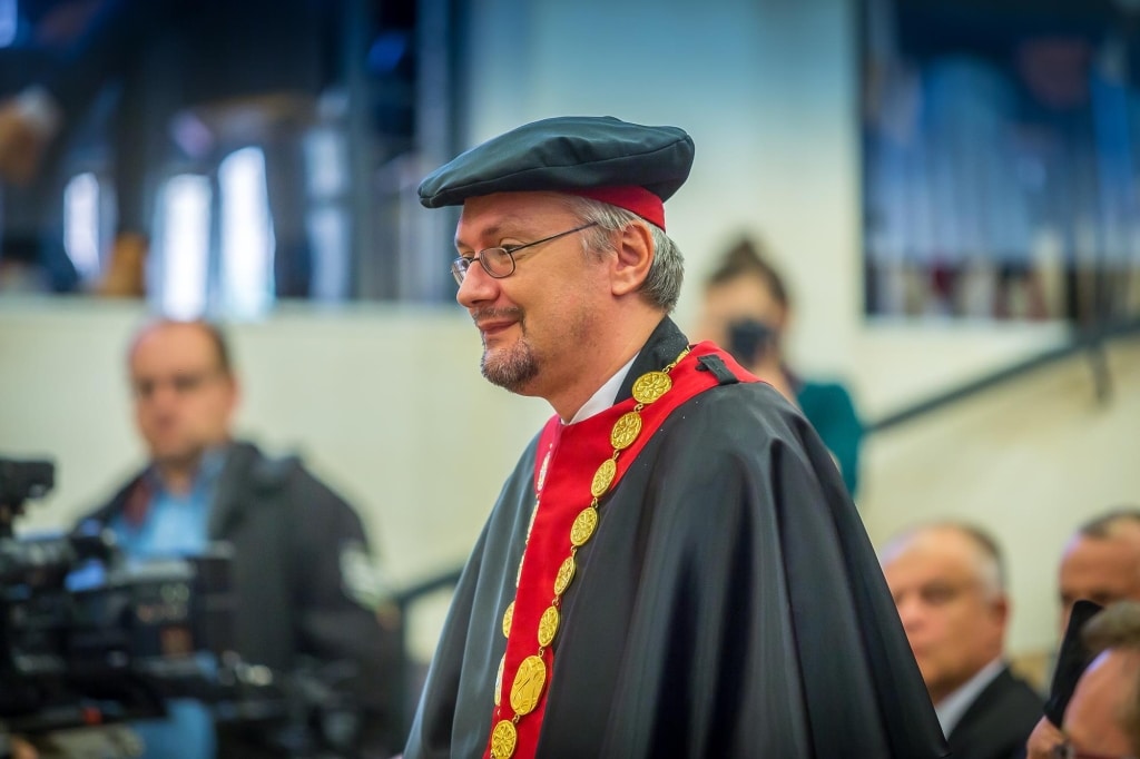 Profesor w todze i birecie podczas Inauguracji 2018/2019