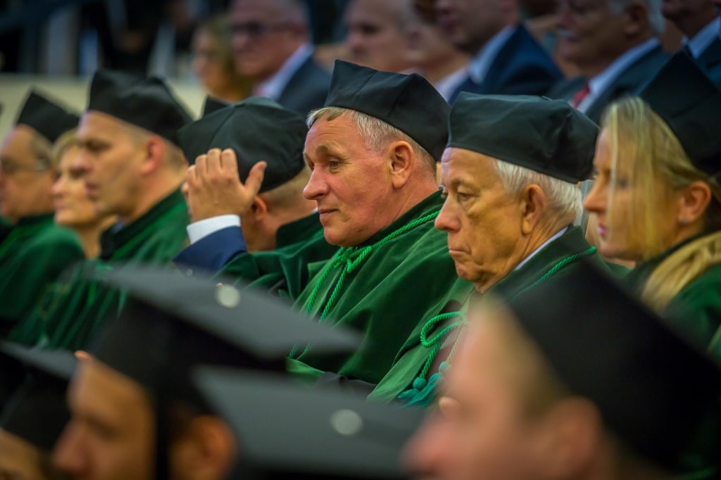 Uroczysta inauguracja roku akademickiego 2018/2019 z udziałem profesorów w togach.