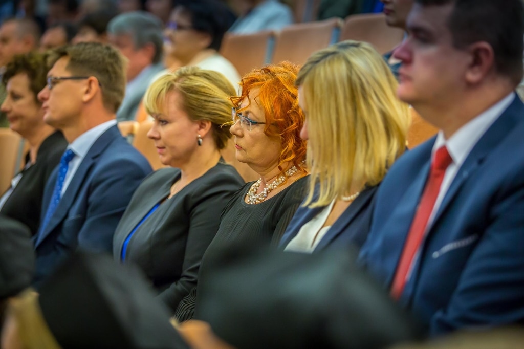 Uczestnicy Inauguracji 2018/2019 siedzą w rzędach
