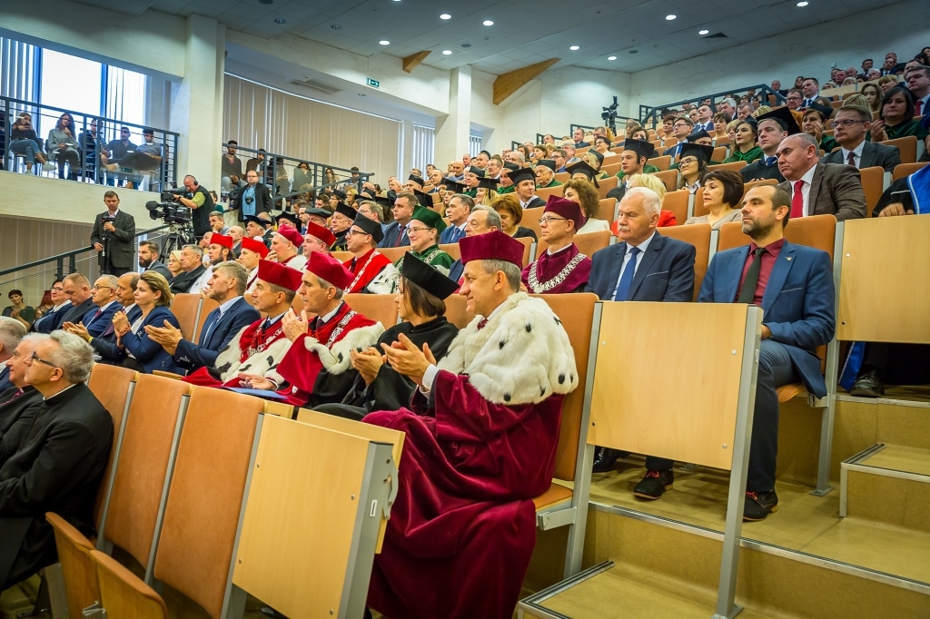 Uroczysta inauguracja roku akademickiego 2018/2019 z udziałem profesorów w togach.