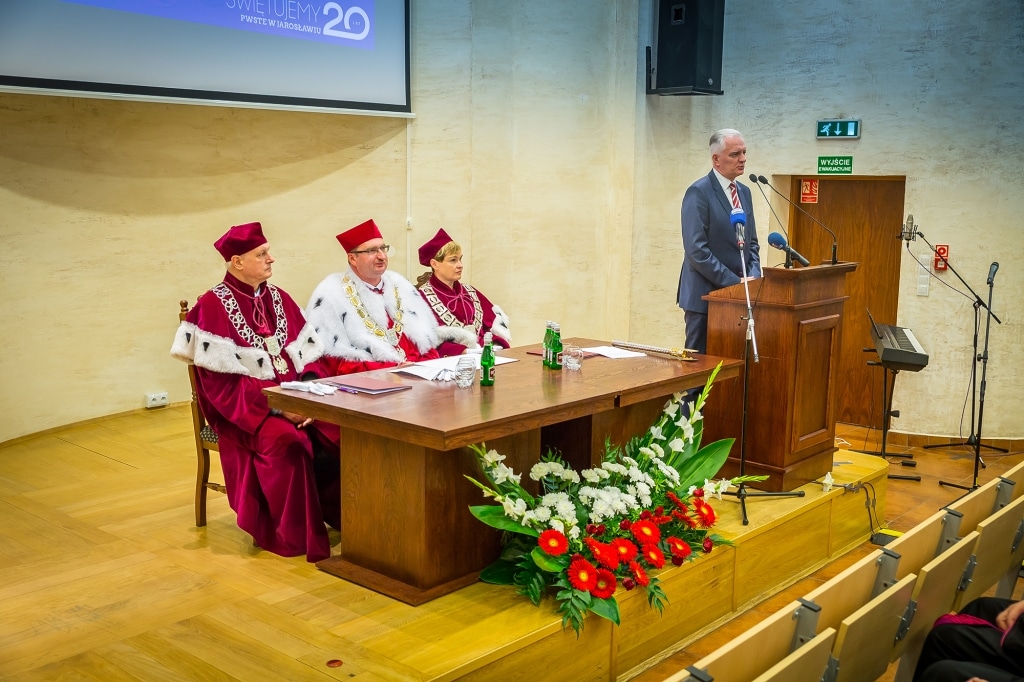 Inauguracja 2018/2019: Uroczystość akademicka z rektorem i profesorami w togach.