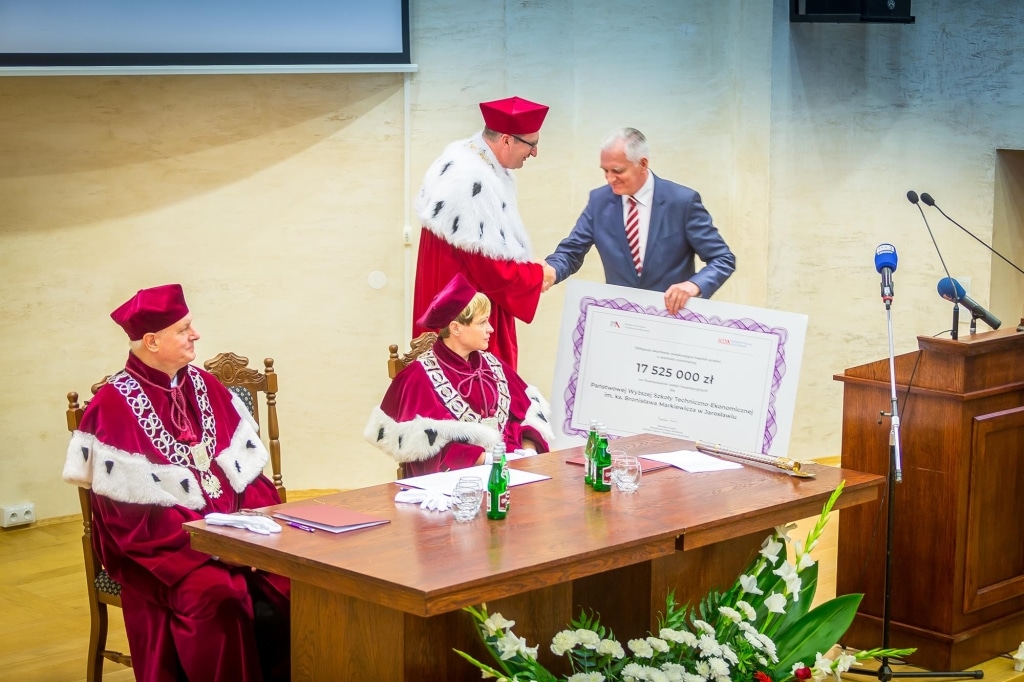 Inauguracja 2018/2019: wręczenie czeku na 17 525 000 zł