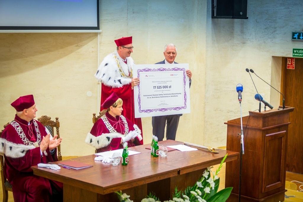 Uroczyste wręczenie czeku 17 525 000 zł podczas Inauguracji 2018/2019