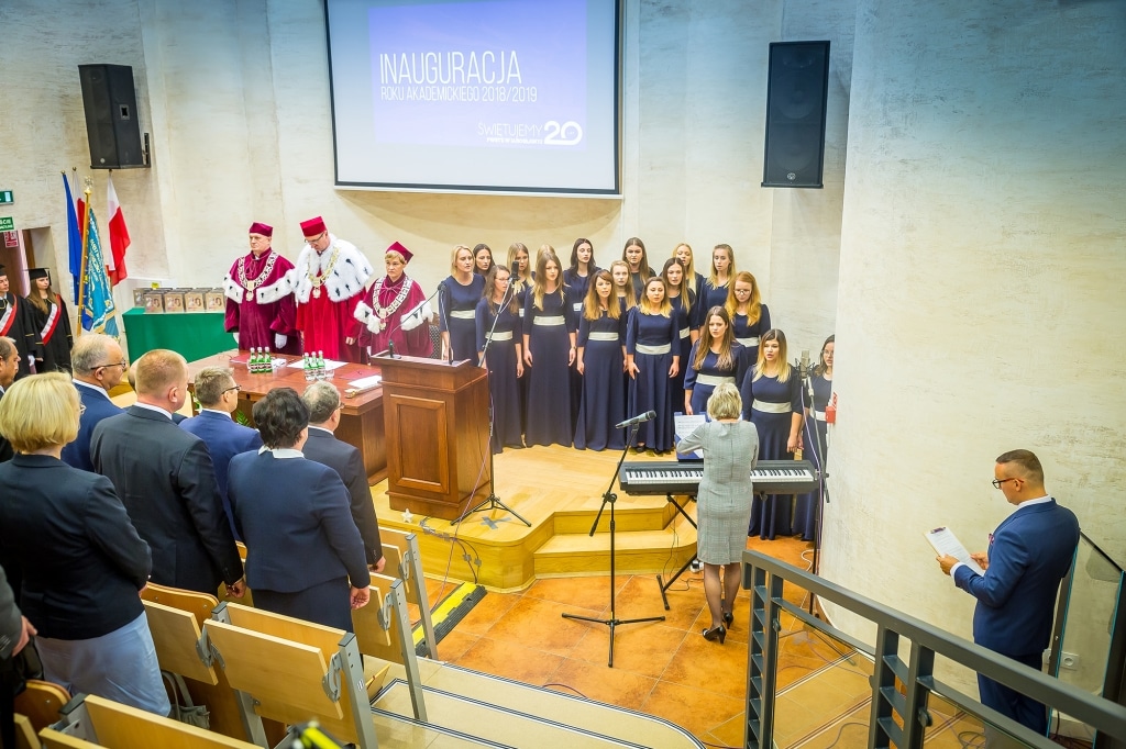 Inauguracja Roku Akademickiego 2018/2019: chór i goście w auli