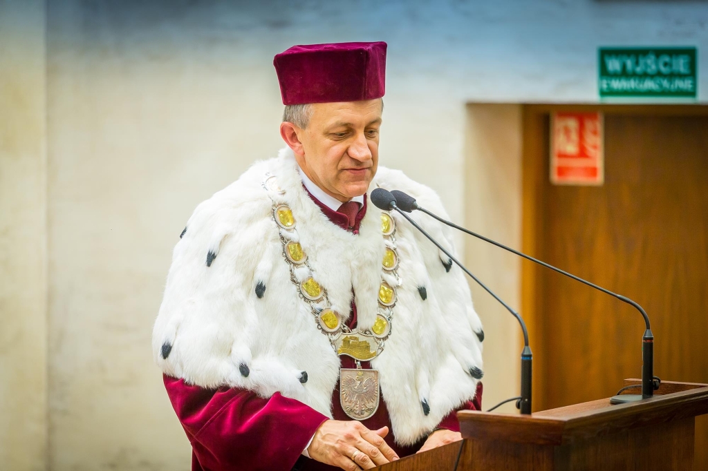 Profesor w todze podczas inauguracji roku akademickiego 2018/2019