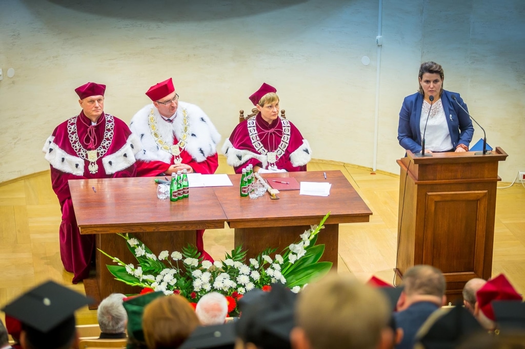 Uroczystość inauguracji roku akademickiego 2018/2019 z udziałem profesorów.