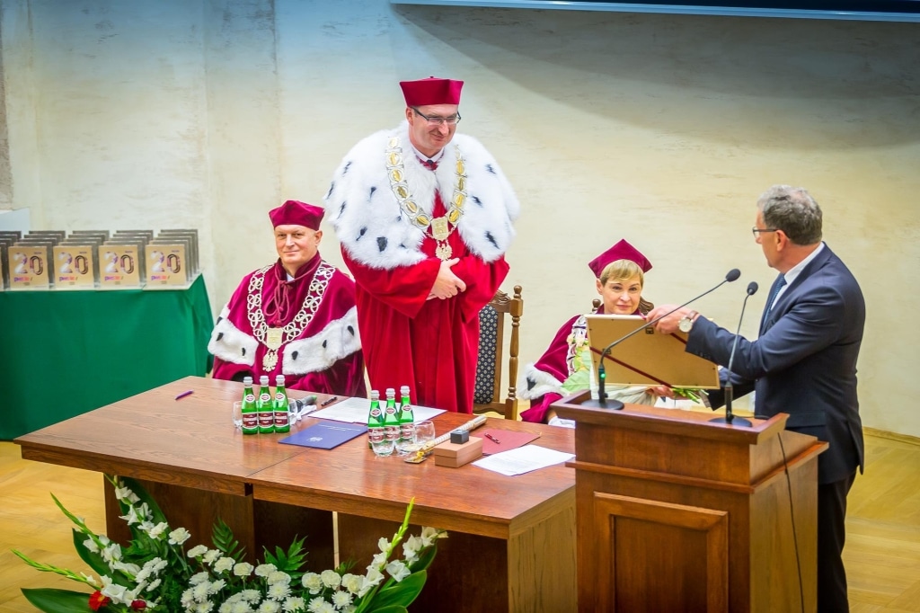 Inauguracja roku akademickiego 2018/2019: wręczenie dyplomu na uczelni