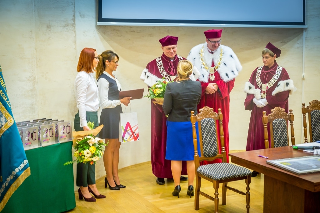Inauguracja 2018/2019: wręczenie dyplomów podczas uroczystości akademickiej.