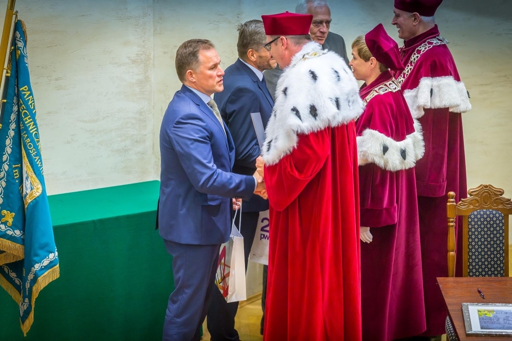 Inauguracja roku akademickiego 2018/2019: wręczanie dyplomów