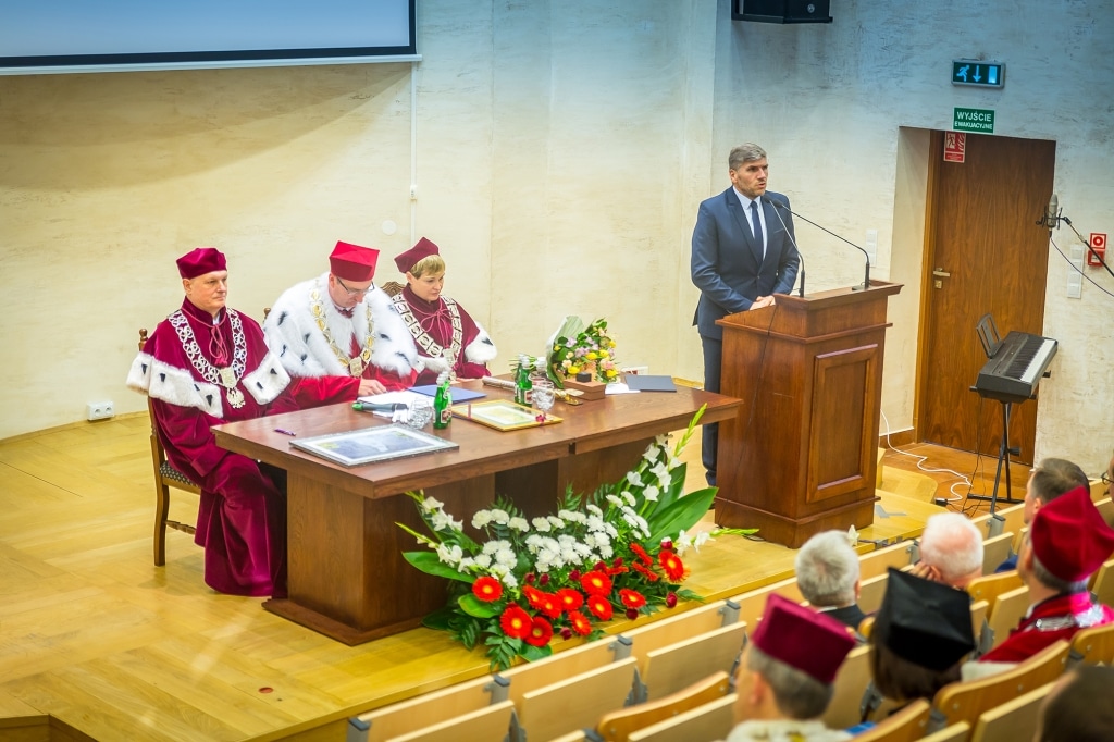 Inauguracja 2018/2019: Uroczystość akademicka z przemawiającym rektorem.