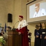 Inauguracja 2017/2018: Rektor przemawia w togach przed studentami