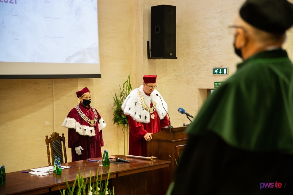 Uroczysta inauguracja roku akademickiego 2020/2021 z rektorem i dziekanem