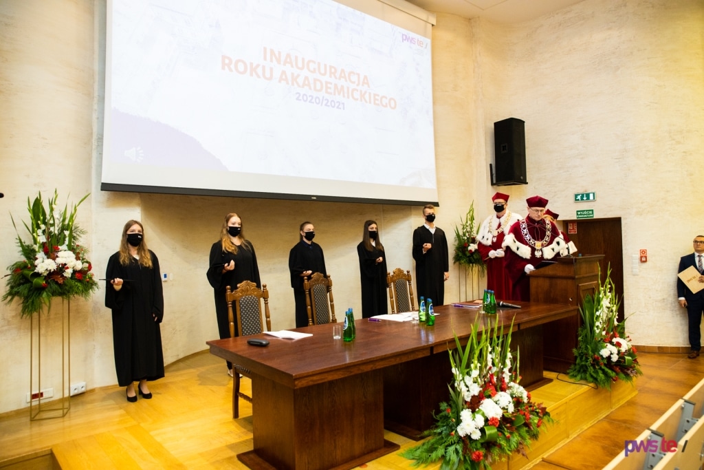 Inauguracja Roku Akademickiego 2020/2021: Uroczystość w auli z przemawiającymi