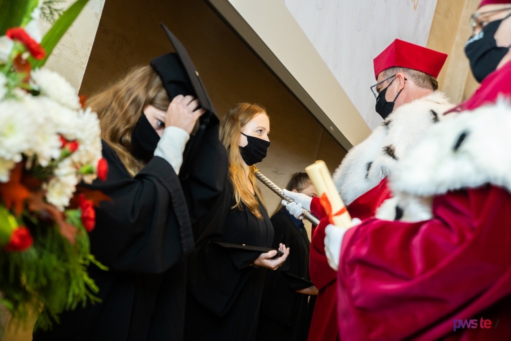 Inauguracja 2020/2021: wręczenie dyplomów na uczelni
